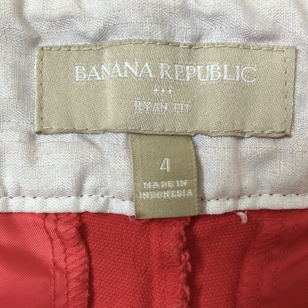 Banana Republic Women’s Cotton Shorts Red Size 4